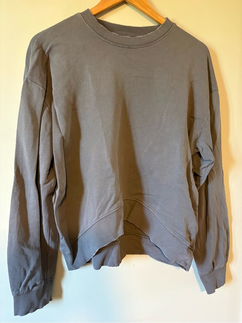 Zara Womens Classic Crewneck Women's Sweatshirt Distressed in Dusty Gray M